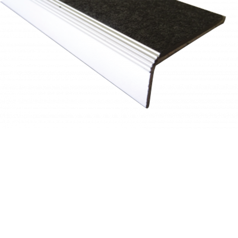 Nez de marche en L en aluminium, idéal pour sécuriser vos escaliers.